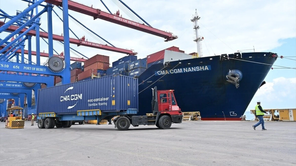 T&uuml;rkiye'den L&uuml;bnan'a 38 konteynerlik insani yardım