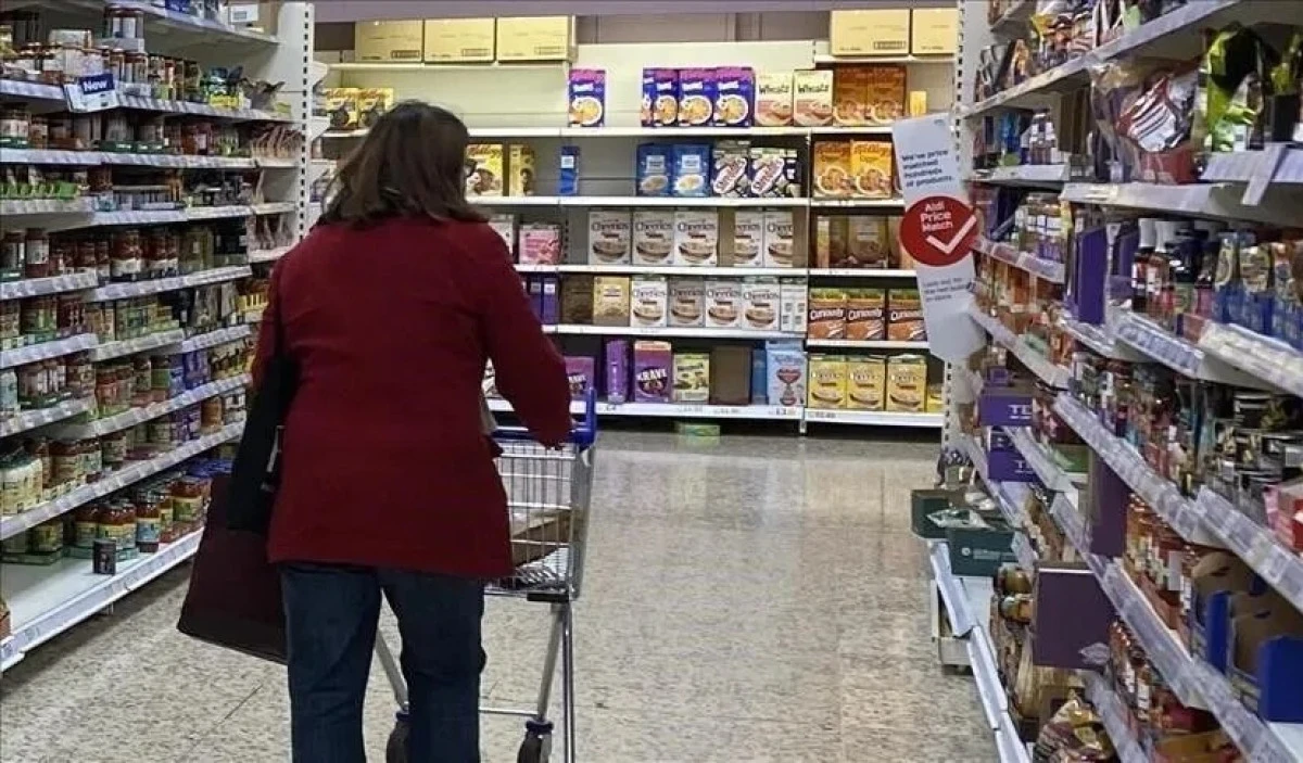 UK retail sales fall 0.5% monht-on-month in July