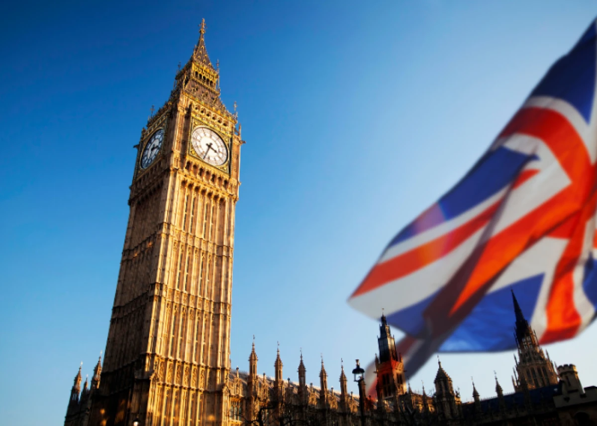 UK retail sales fall at fastest pace in nearly a year in April