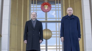 Cumhurbaşkanı Erdoğan, Türkiye'ye resmi ziyarette bulunan Almanya Federal Cumhuriyeti Şansölyesi Scholz'u resmi törenle karşıladı